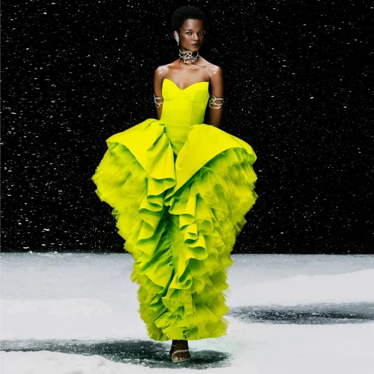 Abiti da sera 2024 Chic Ruffles Lemo Green Prom Abiti da festa Senza spalline in raso e tulle Abito da cerimonia formale Unico P