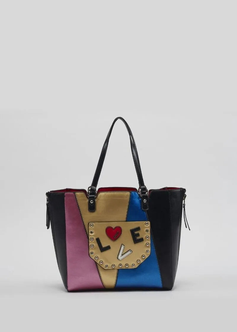 Borsa shoulder con borchie e patch